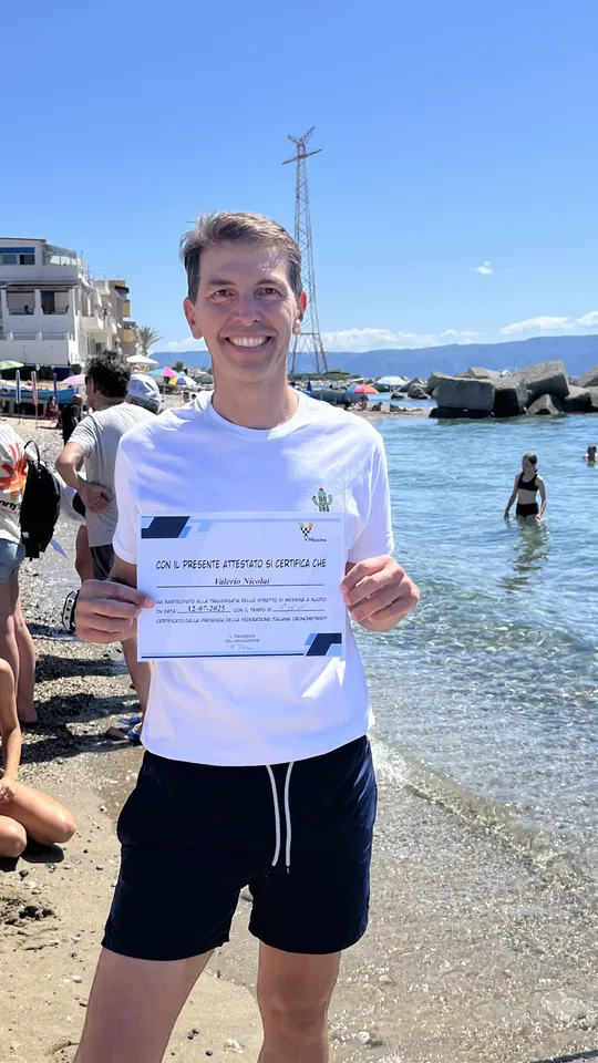 Valerio Nicolai avec le diplôme de traversée